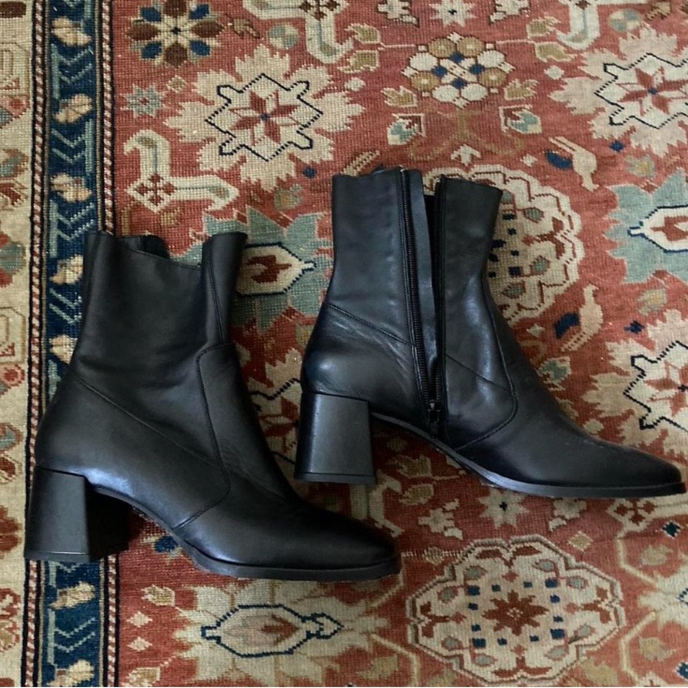 Jonak Sleek Black Heeled Gloved Boots